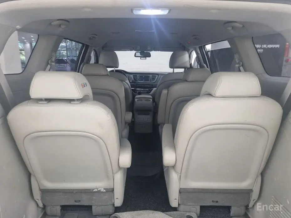 Kia All New Carnival 9-Seater Luxury