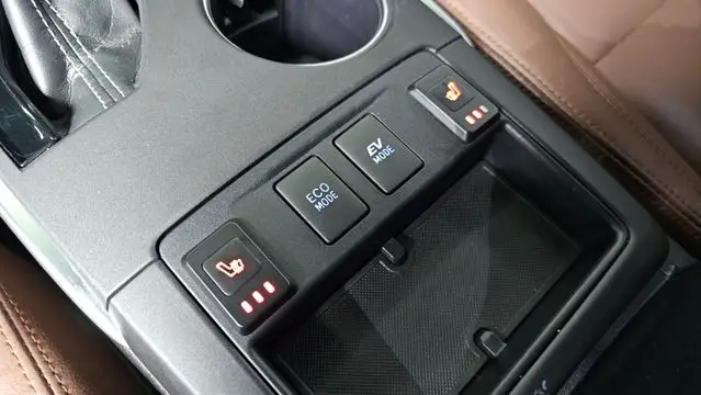 Toyota New Camry Hybrid LE