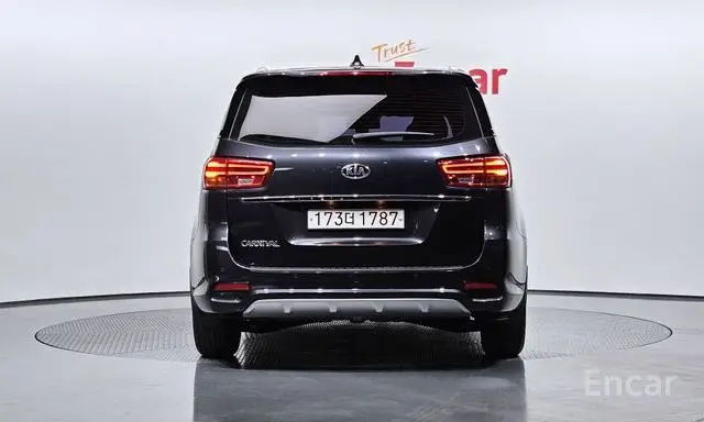 Kia The New Carnival 9 Seater Prestige