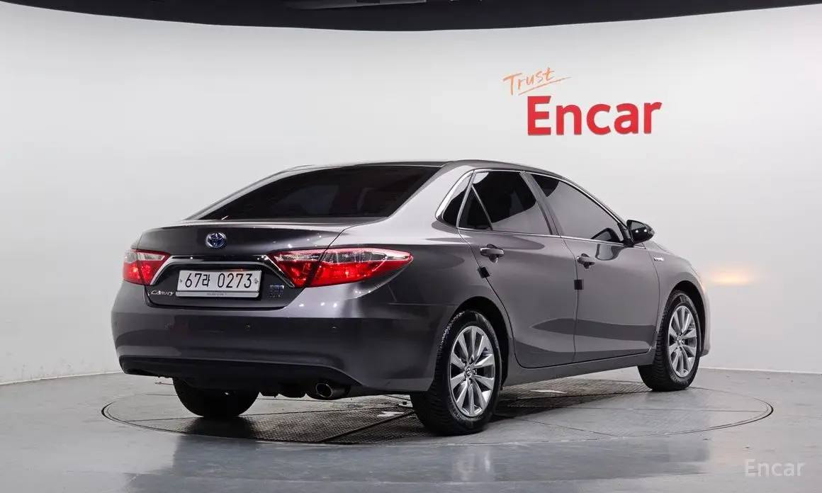 Toyota New Camry Hybrid LE