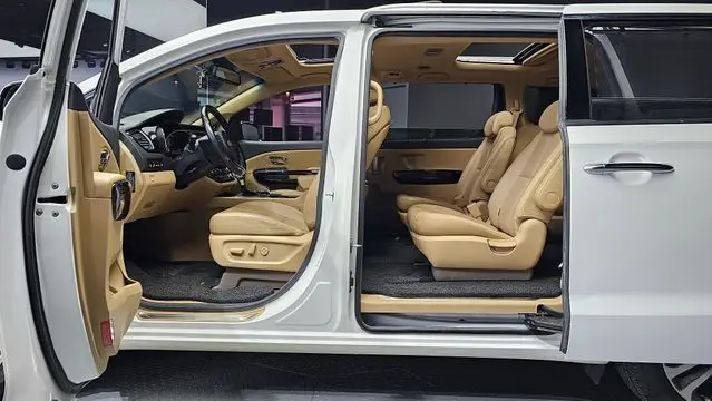 Kia All New Carnival 9-Seater Noblesse Special