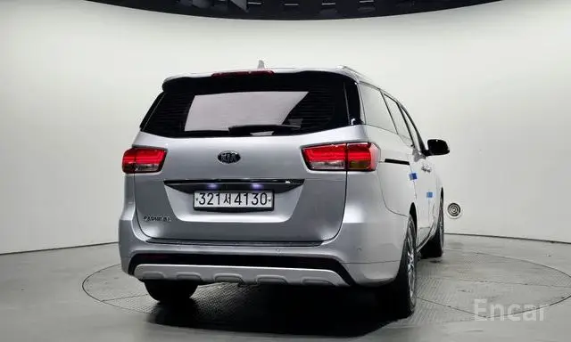 Kia All New Carnival 9-Seater Luxury