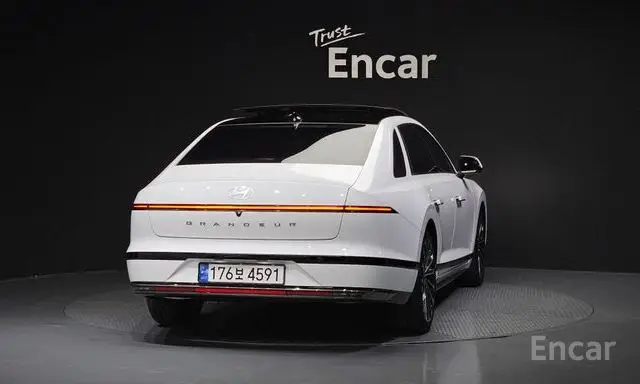 Hyundai Granzer Hybrid (GN7) Calligraphy