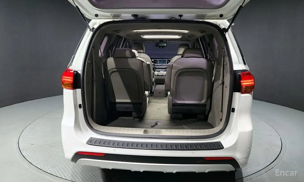 Kia All New Carnival 9-Seater Prestige