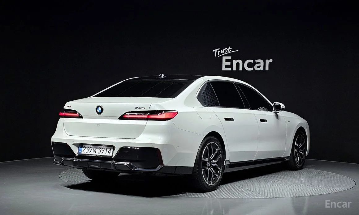 BMW 7 Series (G70) 740i xDrive M Sport