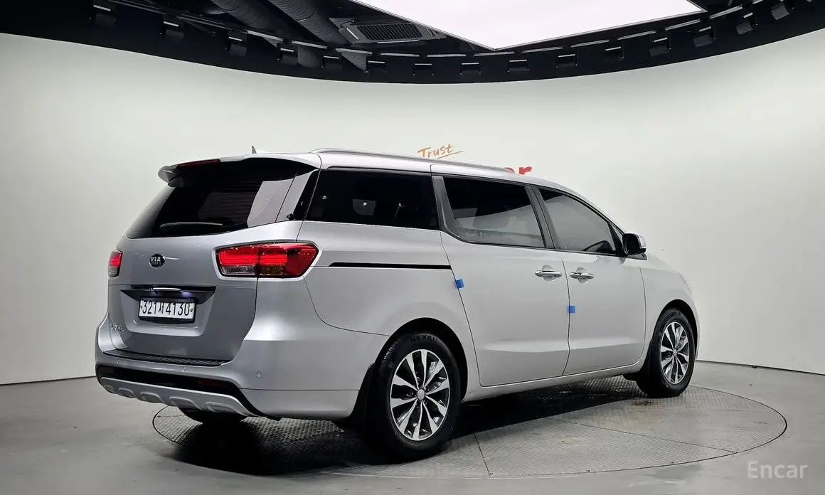 Kia All New Carnival 9-Seater Luxury