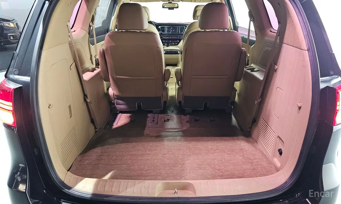 Kia All New Carnival 7-Seater Limousine VIP